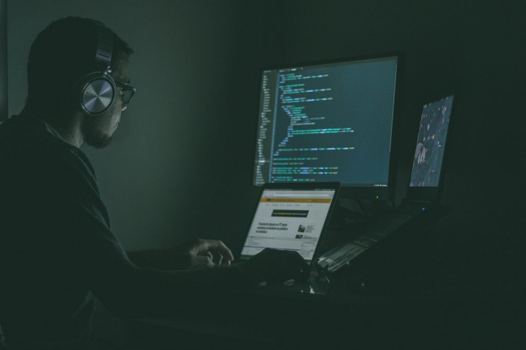 Spoofing online: cómo detectar la suplantación de identidad