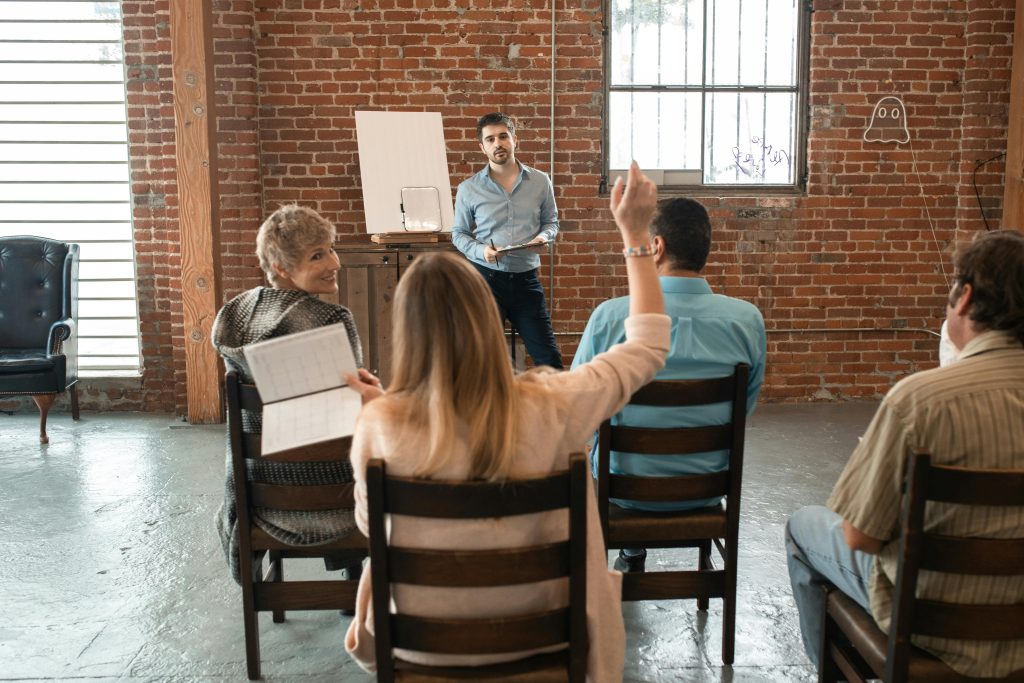 Mentoring cruzado: aprendizaje bidireccional para equipos innovadores.