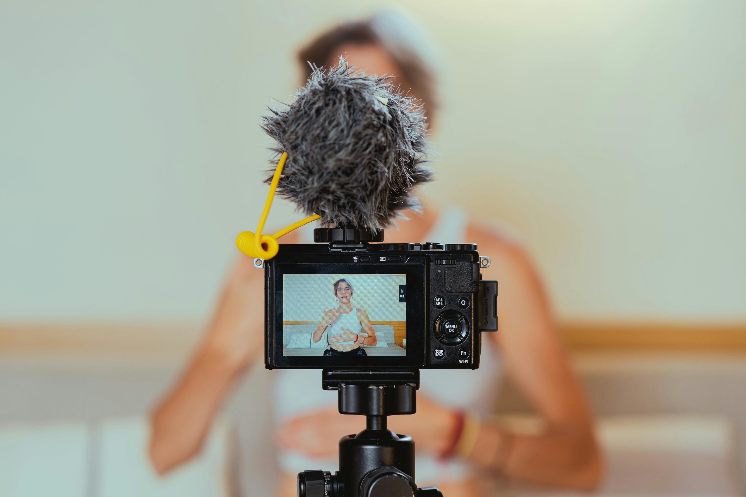 Influencer virtual: qué son y cómo funcionan en marketing