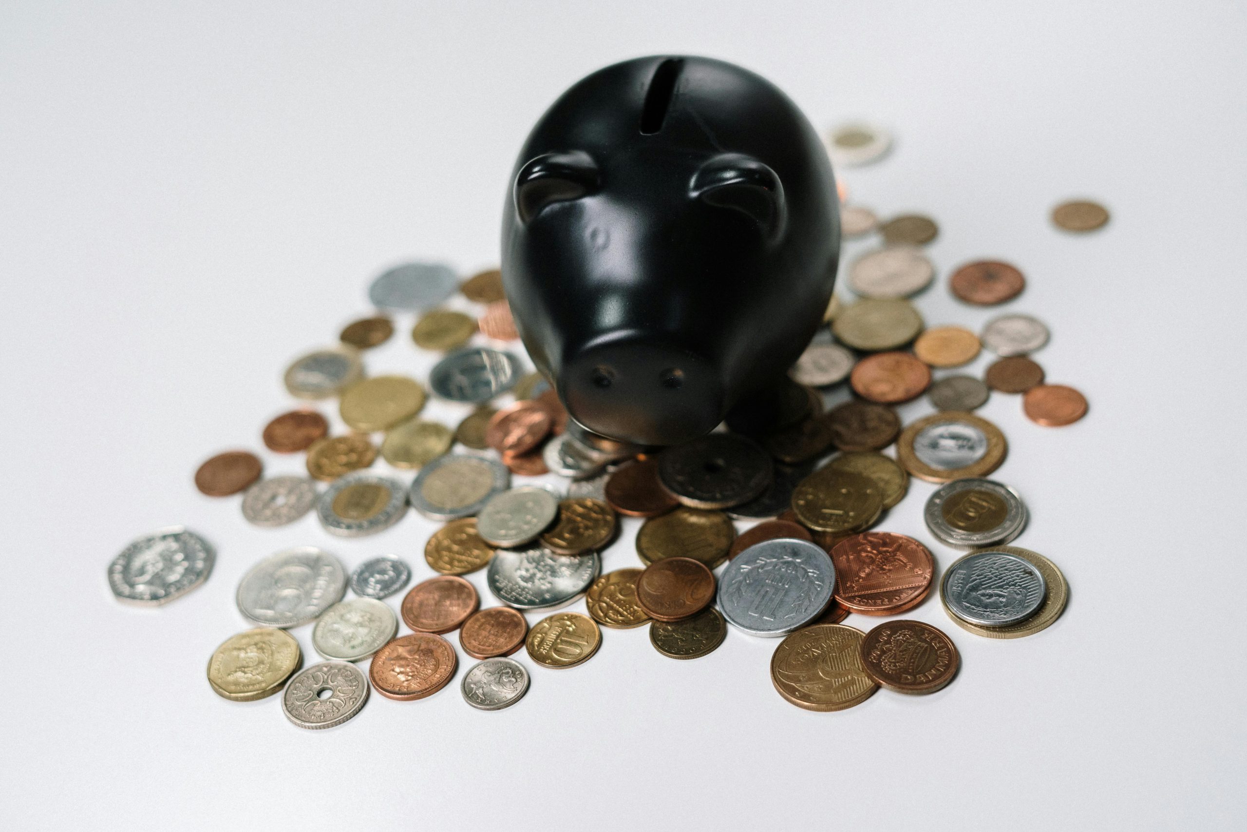 Guía práctica para crear y mantener un hábito de ahorro.