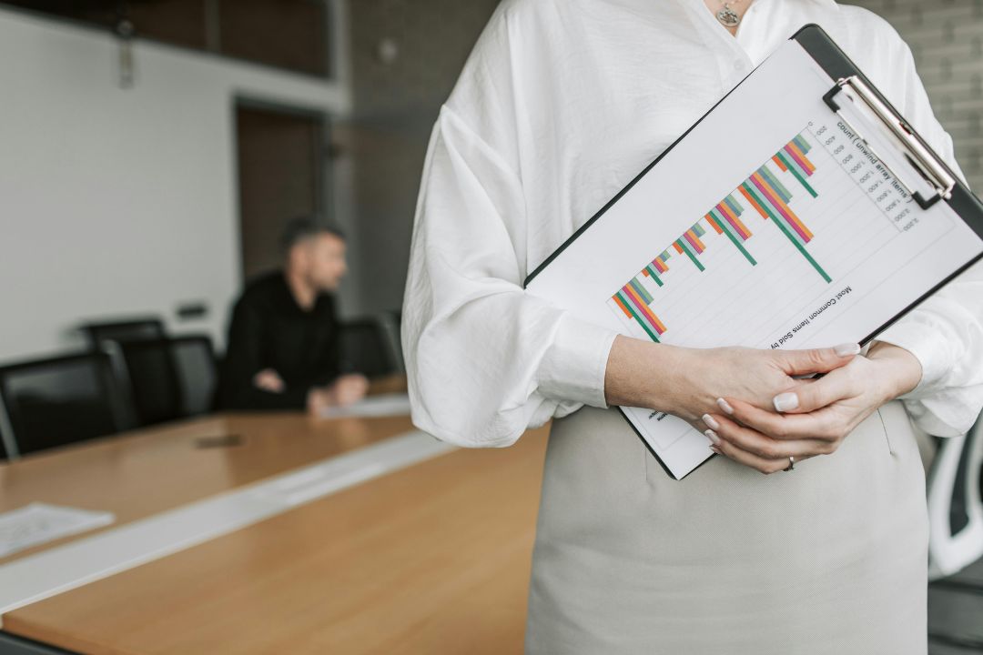 Aprende a delegar tareas y empodera a tu equipo laboral.