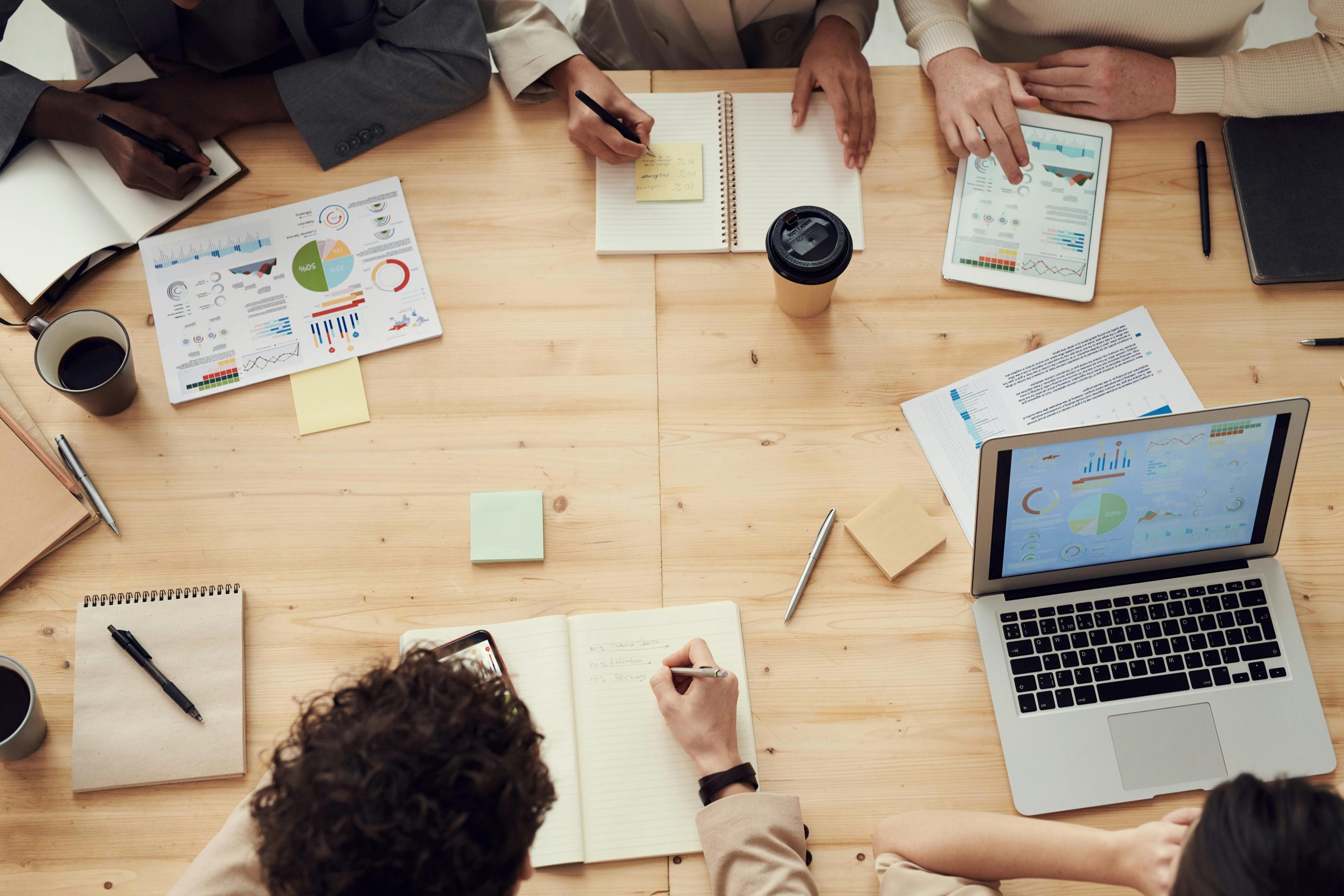 9 roles equipo: claves para equilibrio y alta productividad grupal.