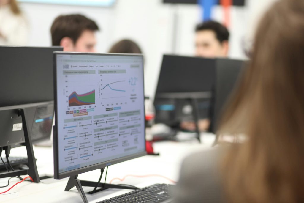 KPIs de formación que sí importan al comité de dirección (y cómo obtenerlos de tu plataforma)